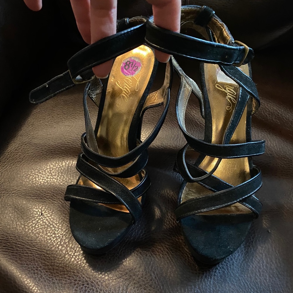 Strappy shoes